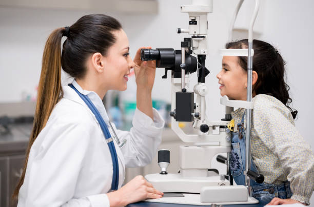 Diagnosis with a Slit lamp, blinking | Global Eye Hospital Hyderabad